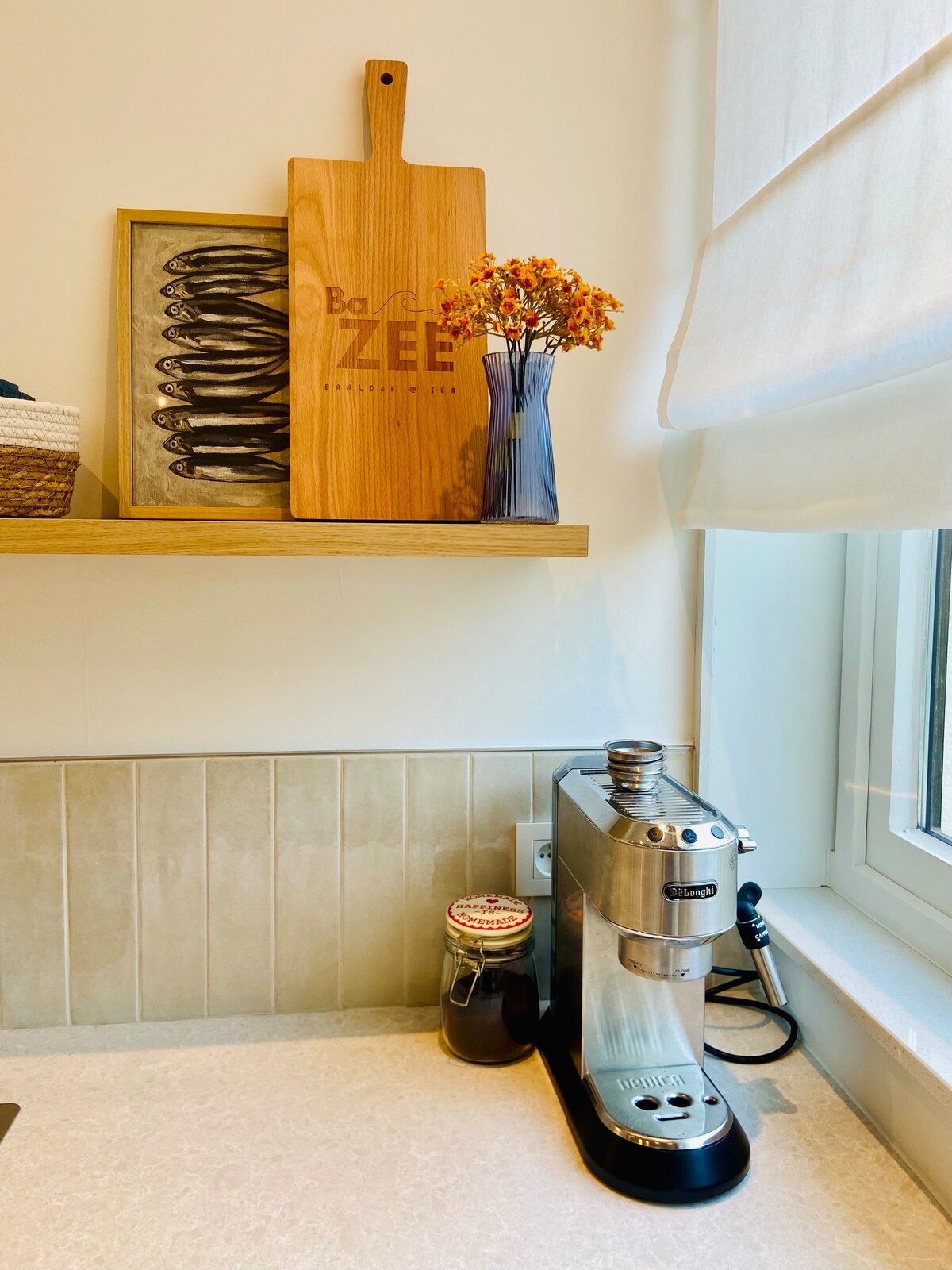 Sfeerbeeld van het appartement bij avondlicht